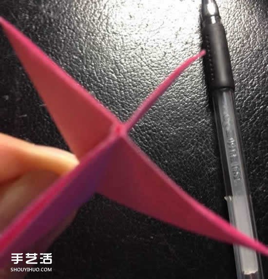 四瓣花的折法图解步骤 手工折纸四瓣花的方法 -  www.shouyihuo.com