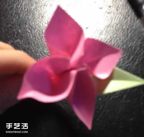 四瓣花的折法图解步骤 手工折纸四瓣花的方法 -  www.shouyihuo.com