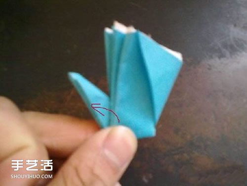 折纸康乃馨步骤图解 康乃馨的折法简单易学 -  www.shouyihuo.com