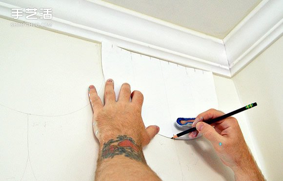 凤尾渐变色墙绘DIY 简单自制漂亮墙绘的方法 -  www.shouyihuo.com