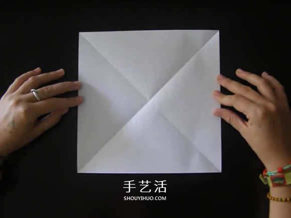 有盖正方形盒子的折法 如何折方形纸盒图解 -  www.shouyihuo.com