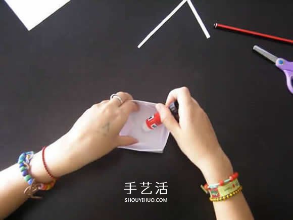 有盖正方形盒子的折法 如何折方形纸盒图解 -  www.shouyihuo.com