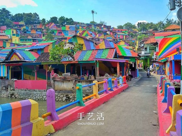 老旧小镇别急着拆 印尼“彩虹村”成新兴景点 -  www.shouyihuo.com