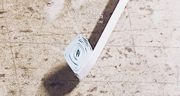 简单衍纸雪花教程图解 立体雪花的衍纸做法 -  www.shouyihuo.com