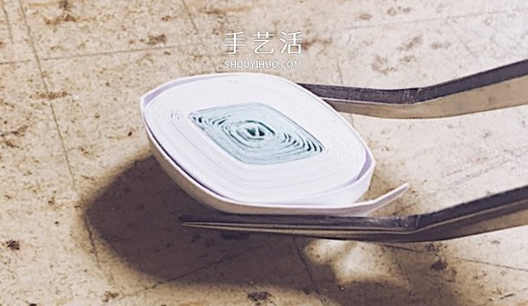 简单衍纸雪花教程图解 立体雪花的衍纸做法 -  www.shouyihuo.com