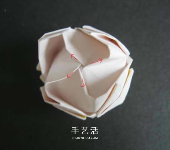 手工玫瑰花的折法图解 超详细折纸玫瑰步骤图 -  www.shouyihuo.com