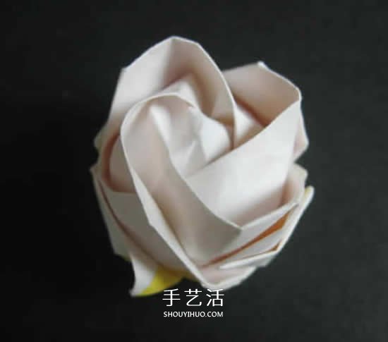 手工玫瑰花的折法图解 超详细折纸玫瑰步骤图 -  www.shouyihuo.com