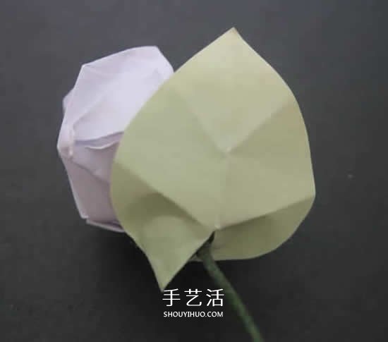 手工玫瑰花的折法图解 超详细折纸玫瑰步骤图 -  www.shouyihuo.com