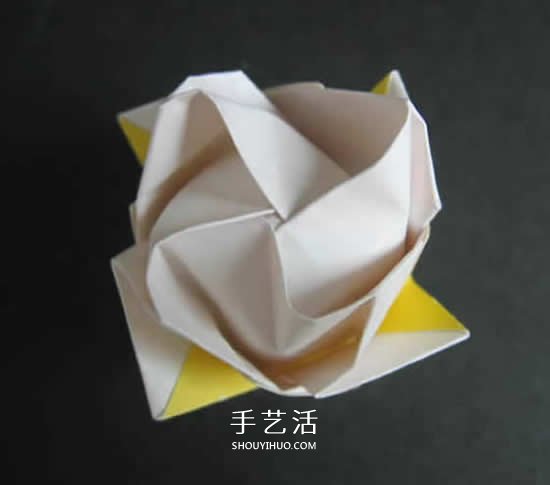 手工玫瑰花的折法图解 超详细折纸玫瑰步骤图 -  www.shouyihuo.com