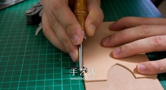 带卡包功能手机套DIY 自制皮革卡包手机套教程 -  www.shouyihuo.com
