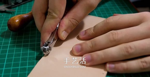 带卡包功能手机套DIY 自制皮革卡包手机套教程 -  www.shouyihuo.com