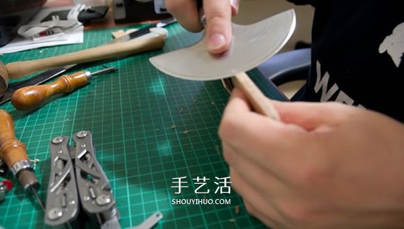 带卡包功能手机套DIY 自制皮革卡包手机套教程 -  www.shouyihuo.com