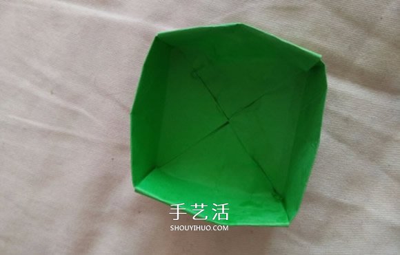 正方形礼品盒的折法 带花朵礼品盒折纸图解 -  www.shouyihuo.com