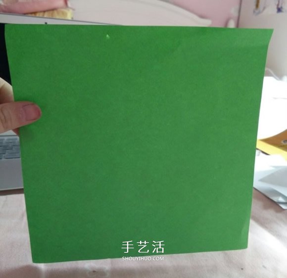 正方形礼品盒的折法 带花朵礼品盒折纸图解 -  www.shouyihuo.com