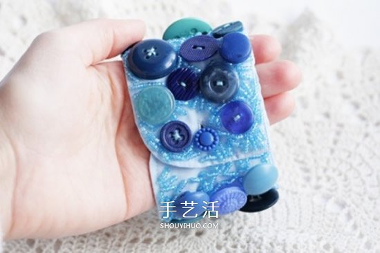 衬衫袖口制作宽手镯教程 清凉纽扣手镯DIY图解 -  www.shouyihuo.com