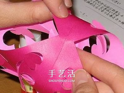 剪纸花朵挂饰的步骤图 立体剪纸花挂饰的做法 -  www.shouyihuo.com