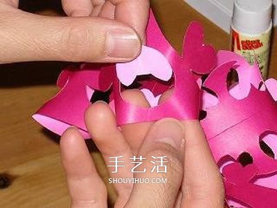 剪纸花朵挂饰的步骤图 立体剪纸花挂饰的做法 -  www.shouyihuo.com