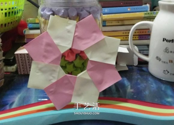 简易圣诞花环折纸图解 幼儿折圣诞花环的折法 -  www.shouyihuo.com