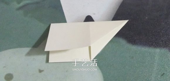 简易圣诞花环折纸图解 幼儿折圣诞花环的折法 -  www.shouyihuo.com