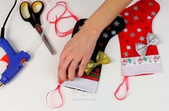 不织布圣诞袜制作方法 手工布艺圣诞袜子DIY -  www.shouyihuo.com