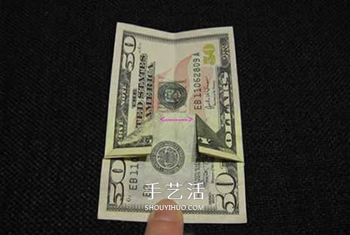 美元圣诞树的折法图解 纸币折纸圣诞树步骤 -  www.shouyihuo.com