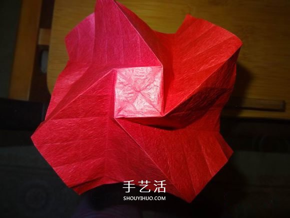 卷心玫瑰花的折法图解 卷心玫瑰折纸教程详细 -  www.shouyihuo.com