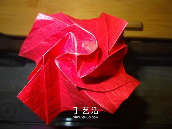 卷心玫瑰花的折法图解 卷心玫瑰折纸教程详细 -  www.shouyihuo.com
