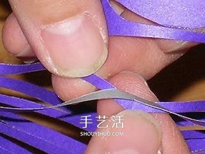 漂亮剪纸挂饰怎么做 手工剪纸挂饰的步骤图 -  www.shouyihuo.com