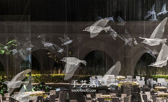 华丽似海市蜃楼？银色金属线构筑皇家庭园 -  www.shouyihuo.com