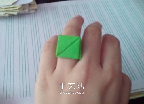 纸戒指的折法图解教程 折纸戒指简单又可爱 -  www.shouyihuo.com