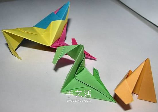 立体星星的折法图解 折纸星星花球的步骤图 -  www.shouyihuo.com