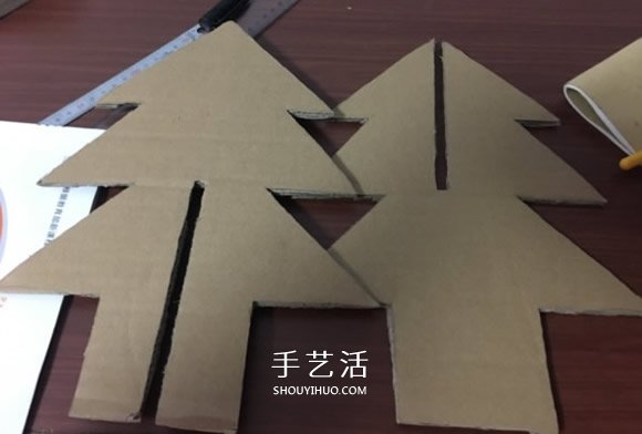 自制大圣诞树的方法 瓦楞纸制作大立体圣诞树 -  www.shouyihuo.com