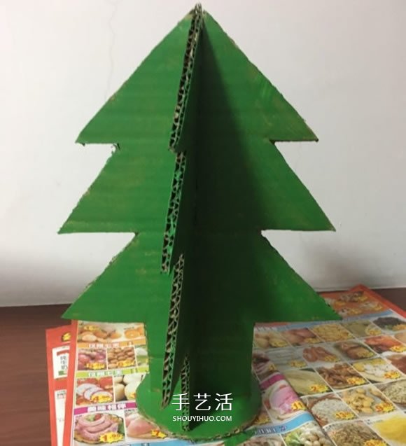 自制大圣诞树的方法 瓦楞纸制作大立体圣诞树 -  www.shouyihuo.com