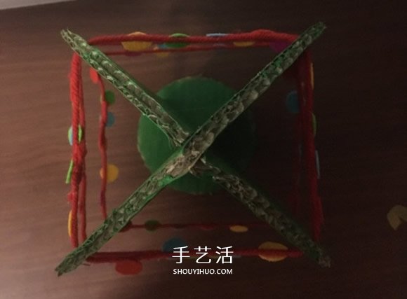 自制大圣诞树的方法 瓦楞纸制作大立体圣诞树 -  www.shouyihuo.com