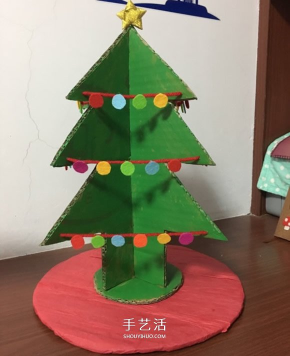 自制大圣诞树的方法 瓦楞纸制作大立体圣诞树 -  www.shouyihuo.com