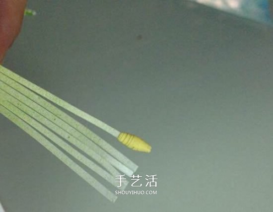 纸百合花的折法图解 折百合花的方法步骤 -  www.shouyihuo.com