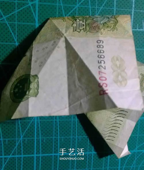六角徽章的折法图解 一元纸币折纸六角徽章 -  www.shouyihuo.com