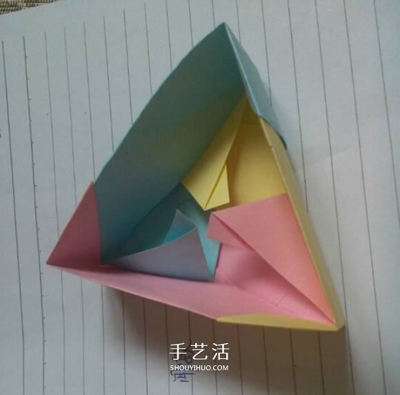 三角形纸盒折法带盖 折纸三角盒子图解教程 -  www.shouyihuo.com