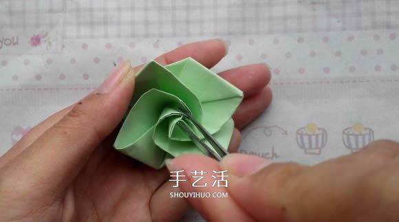钻石玫瑰的折法图解 怎么折钻石玫瑰的教程 -  www.shouyihuo.com
