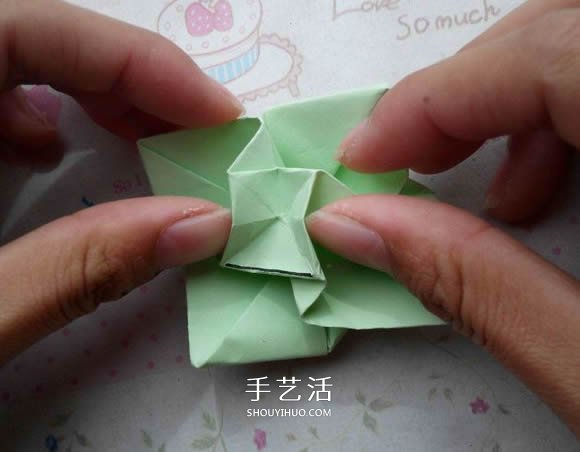 钻石玫瑰的折法图解 怎么折钻石玫瑰的教程 -  www.shouyihuo.com