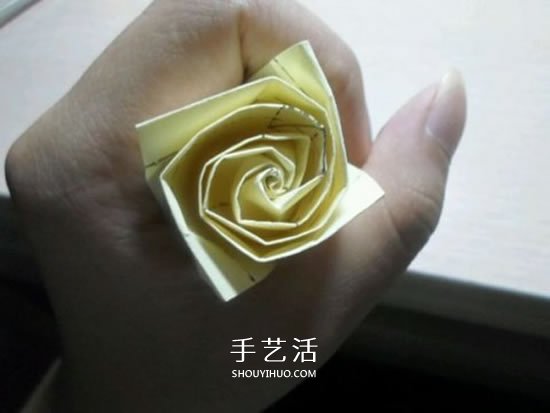 如何折叠玫瑰花图解 玫瑰花的折法简单易学 -  www.shouyihuo.com