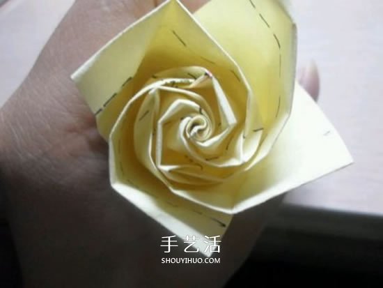 如何折叠玫瑰花图解 玫瑰花的折法简单易学 -  www.shouyihuo.com