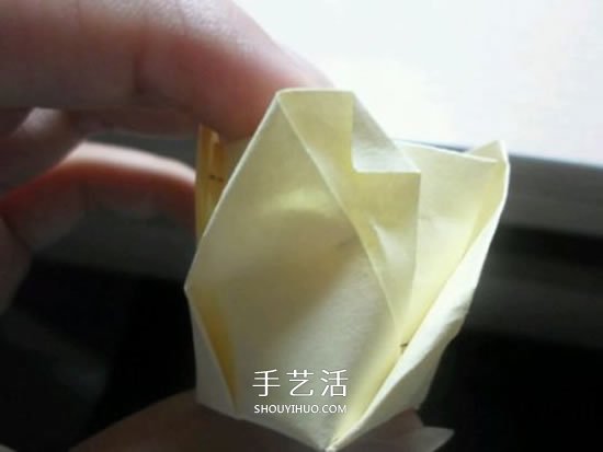 如何折叠玫瑰花图解 玫瑰花的折法简单易学 -  www.shouyihuo.com