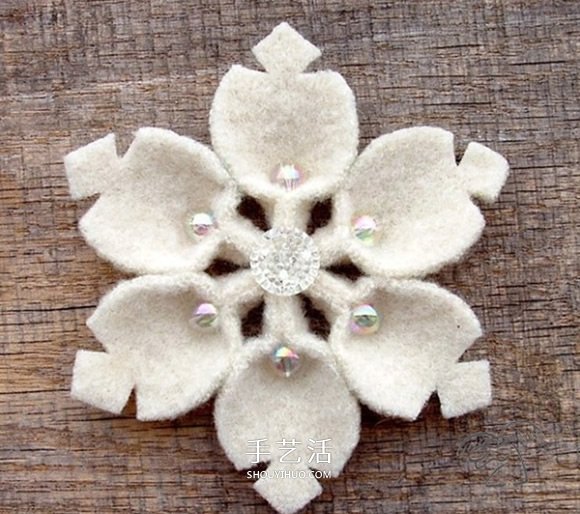 18种不织布雪花图片 手工布艺制作雪花大全 -  www.shouyihuo.com