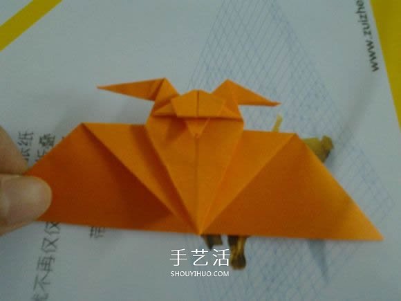 如何折纸蝙蝠的步骤图 蝙蝠的折纸方法图解 -  www.shouyihuo.com
