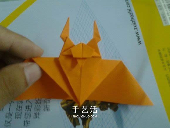 如何折纸蝙蝠的步骤图 蝙蝠的折纸方法图解 -  www.shouyihuo.com