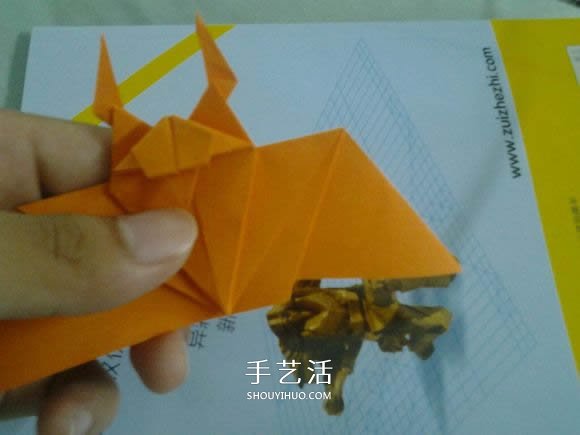 如何折纸蝙蝠的步骤图 蝙蝠的折纸方法图解 -  www.shouyihuo.com
