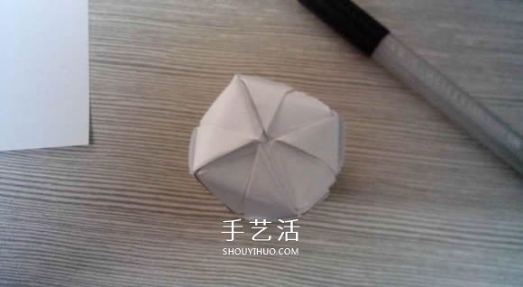 八瓣川崎玫瑰折法图解 折纸八瓣川崎玫瑰花 -  www.shouyihuo.com