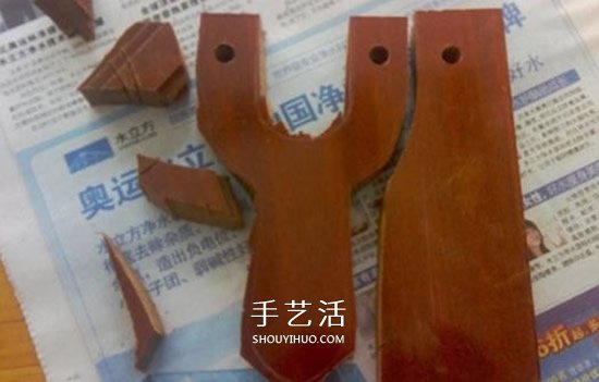 实木弹弓制作过程图解 自制实木弹弓的方法 -  www.shouyihuo.com