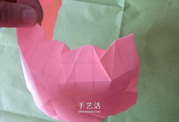 酒杯玫瑰的折法图解 手工折纸酒杯玫瑰过程 -  www.shouyihuo.com